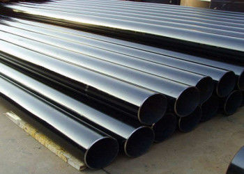 ASTM A53 Czarnie pomalowane wzdłużnie spawane rury stalowe o biegunce 21,3 mm-660 mm OD