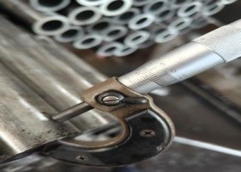 Rura stalowa bez szwu walcowana na gorąco z usługą cięcia