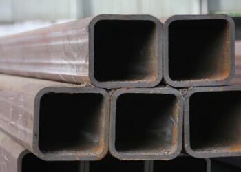 Kształtowniki stalowe walcowane na gorąco o grubości od 0,5 mm do 25 mm i tolerancji ±10% do projektów konstrukcyjnych