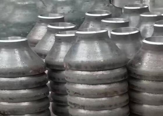 Wyposażenie rurowe ze stali klasy WPB o wysokiej odporności na korozję i dostosowanie OEM do różnych gałęzi przemysłu