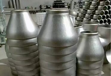 Wyposażenie rurociągowe ze stopowym spawaniem, wysokiej odporności na korozję, wykute płaszcze ze stali nierdzewnej klasy WPB