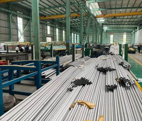 Bezszwowa rura stalowa o grubości ścianki od 2 mm do 60 mm, powlekana FBE i o niestandardowej długości do zastosowań przemysłowych